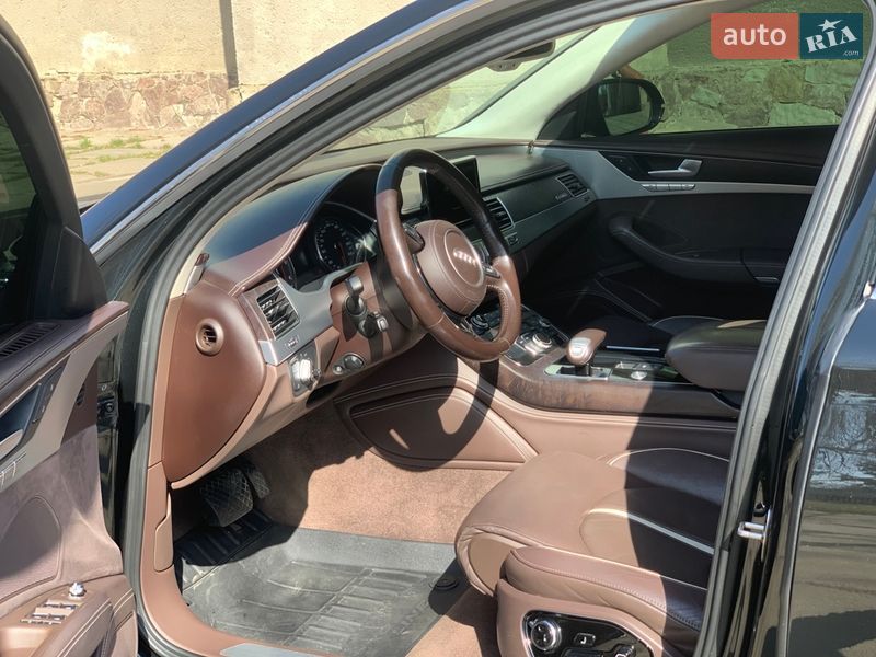 Седан Audi A8 2012 в Черновцах