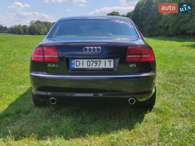 Седан Audi A8 2004 в Зенькове