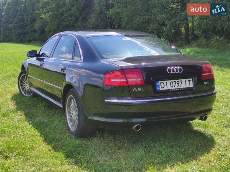 Седан Audi A8 2004 в Зенькове