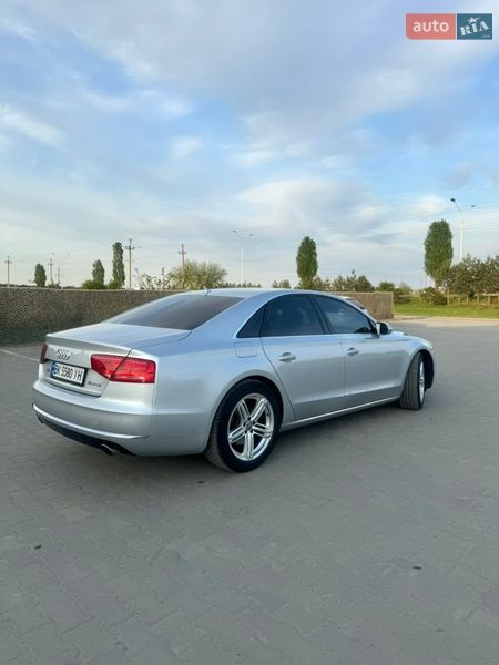 Седан Audi A8 2012 в Вараші