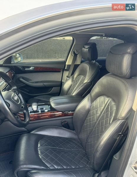 Седан Audi A8 2012 в Вараші