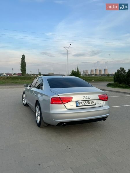 Седан Audi A8 2012 в Вараші