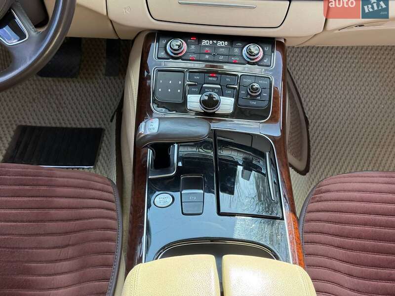 Седан Audi A8 2012 в Хмельницком