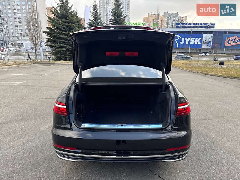 Седан Audi A8 2025 в Києві