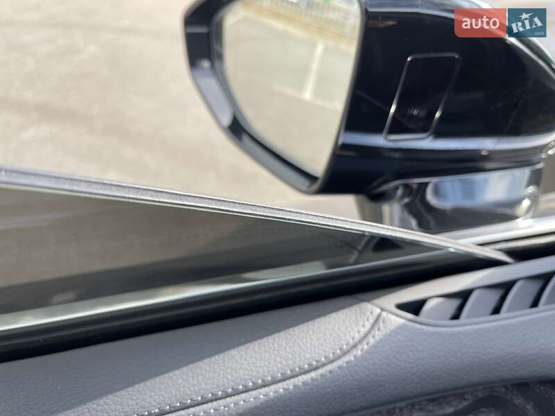 Седан Audi A8 2025 в Києві
