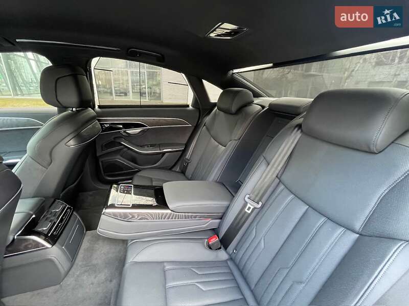 Седан Audi A8 2025 в Києві