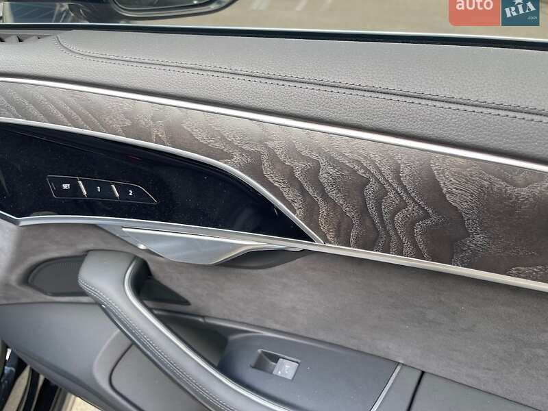 Седан Audi A8 2025 в Києві