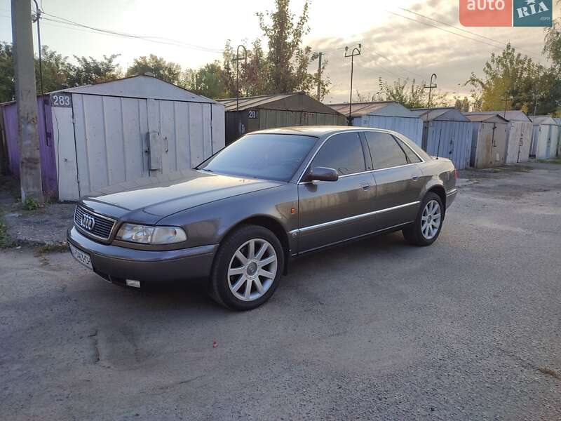 Седан Audi A8 1996 в Кременчуці