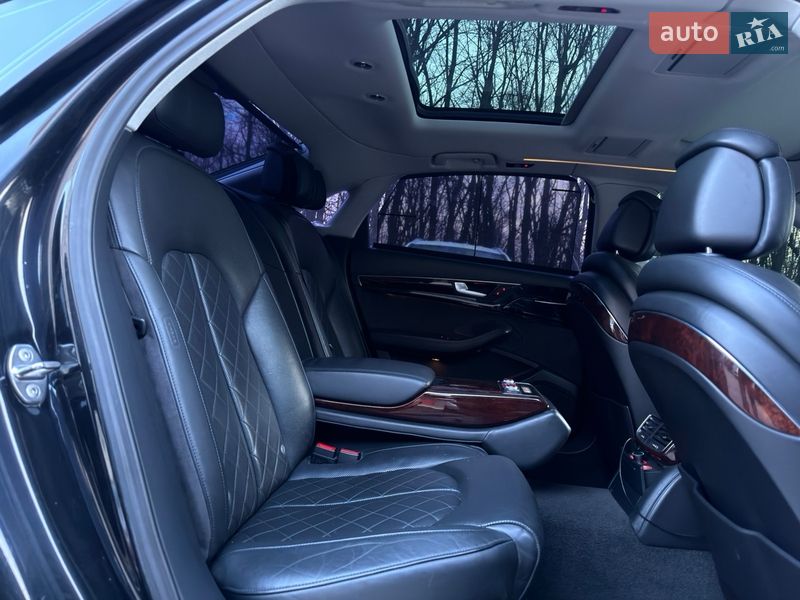 Седан Audi A8 2012 в Черновцах