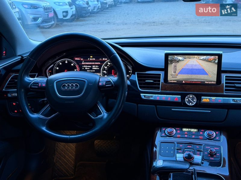 Седан Audi A8 2012 в Черновцах