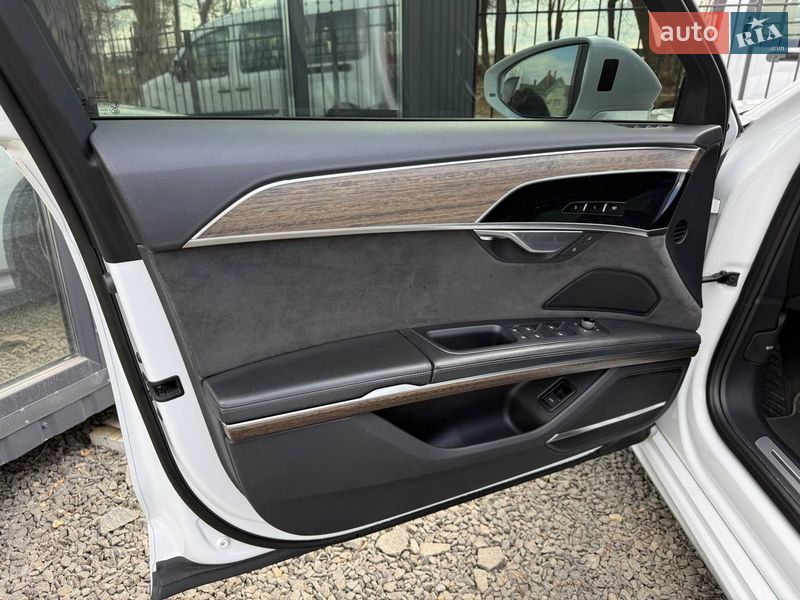 Седан Audi A8 2020 в Хмельницькому
