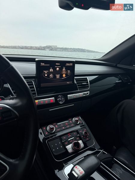 Седан Audi A8 2015 в Одесі