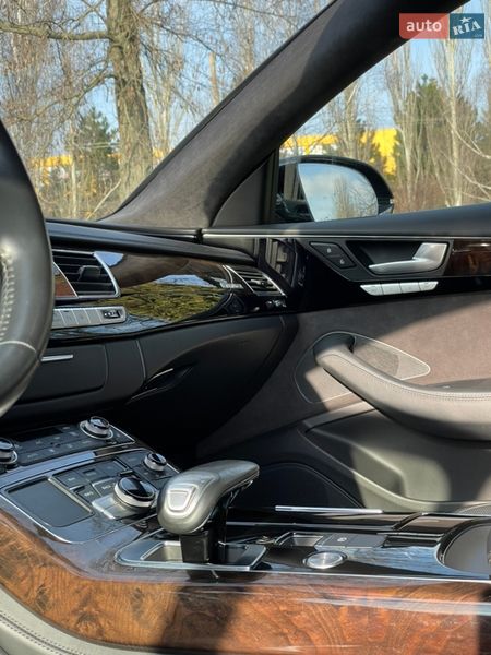 Седан Audi A8 2013 в Кропивницком