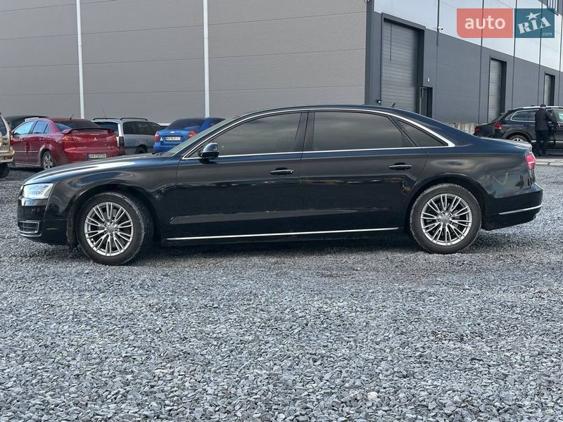 Седан Audi A8 2017 в Львове