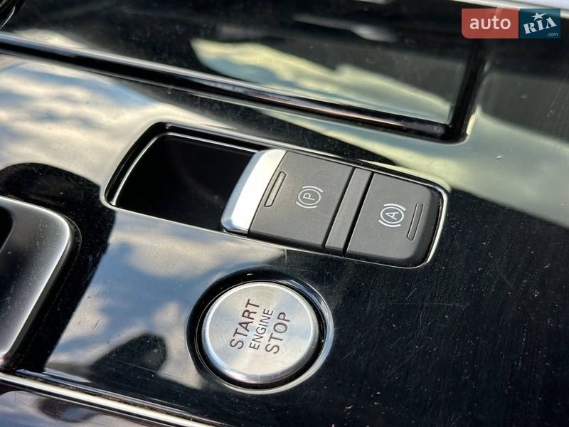 Седан Audi A8 2017 в Львове
