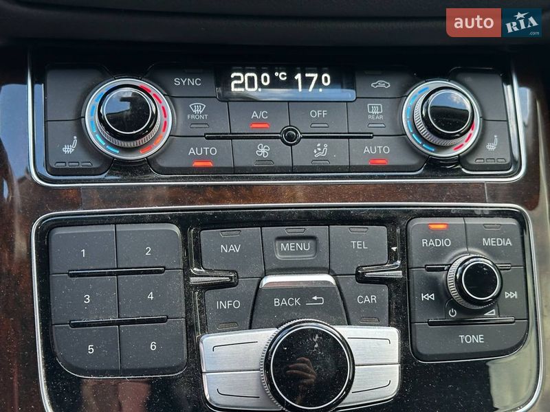 Седан Audi A8 2017 в Львове