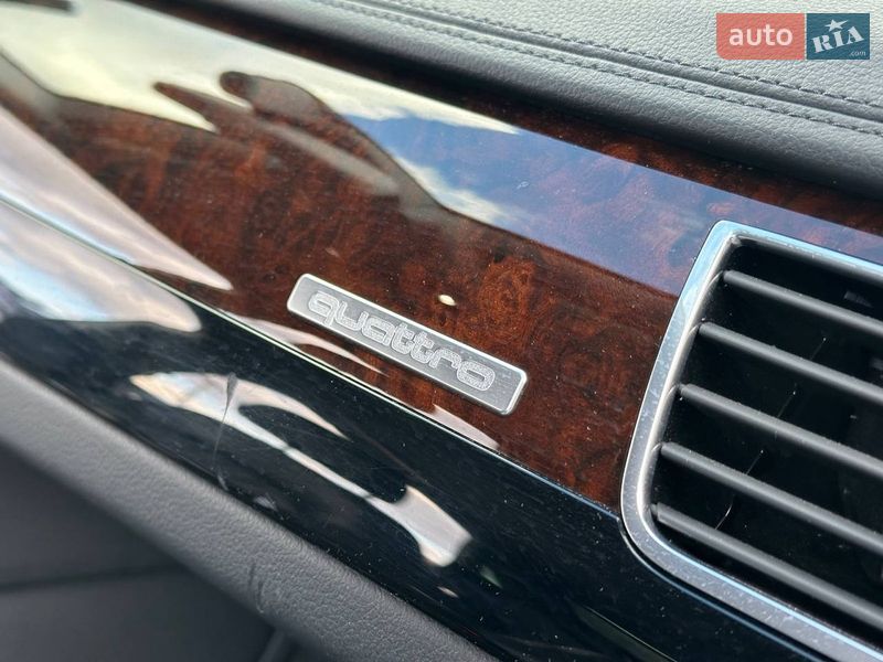 Седан Audi A8 2017 в Львове