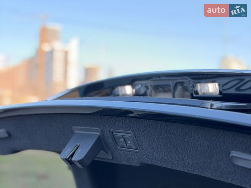 Седан Audi A8 2018 в Києві