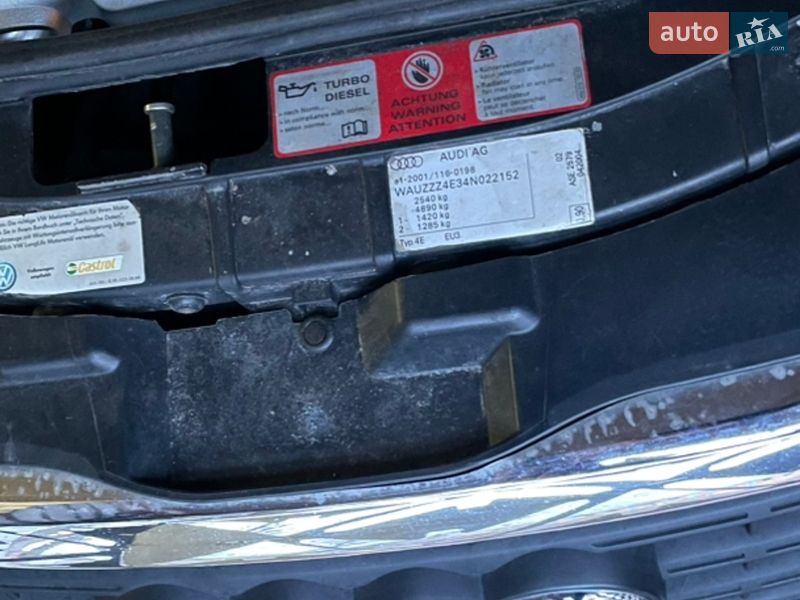 Седан Audi A8 2004 в Днепре