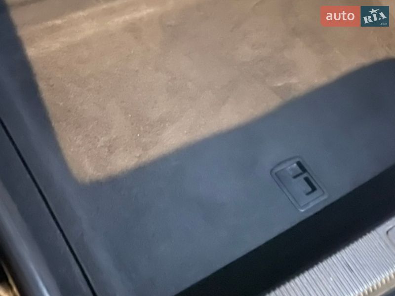 Седан Audi A8 2004 в Днепре