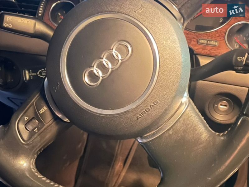 Седан Audi A8 2004 в Днепре