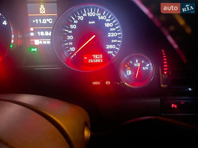 Седан Audi A8 2004 в Днепре