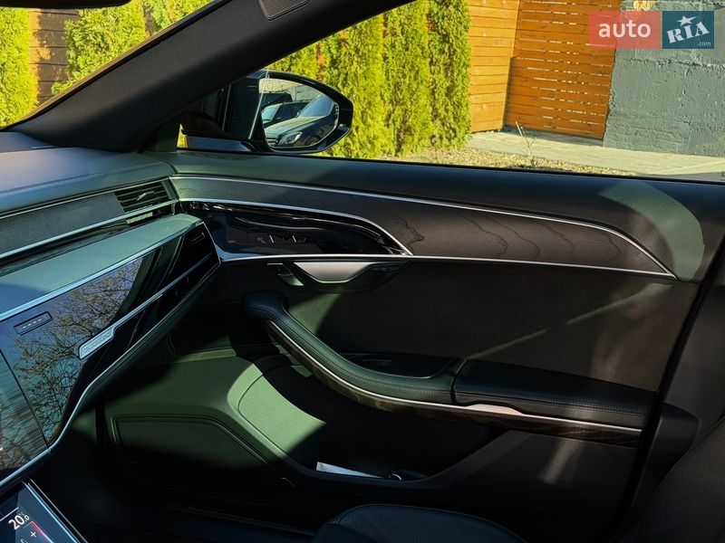 Седан Audi A8 2021 в Киеве