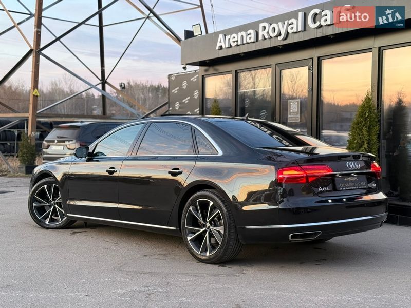 Седан Audi A8 2017 в Харкові