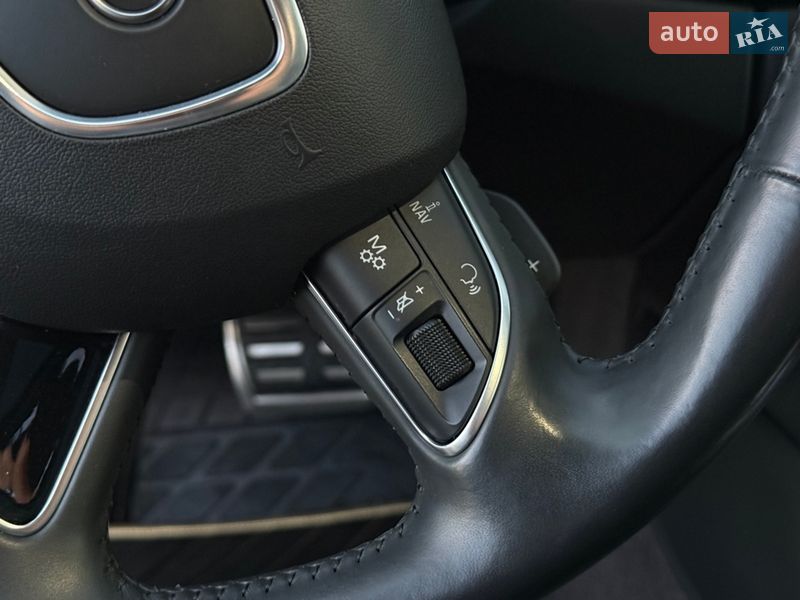 Седан Audi A8 2017 в Харкові