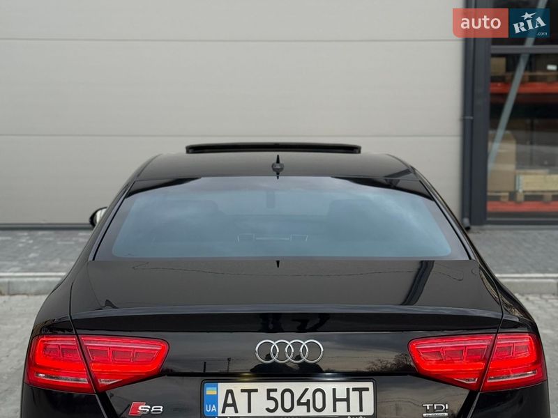 Седан Audi A8 2011 в Ивано-Франковске