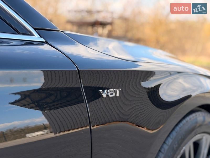 Седан Audi A8 2015 в Луцьку
