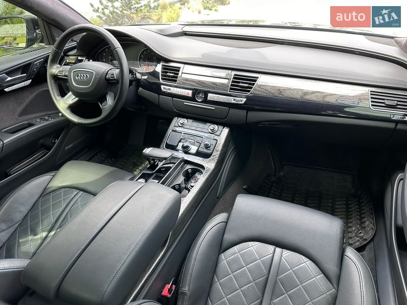 Седан Audi A8 2015 в Луцьку