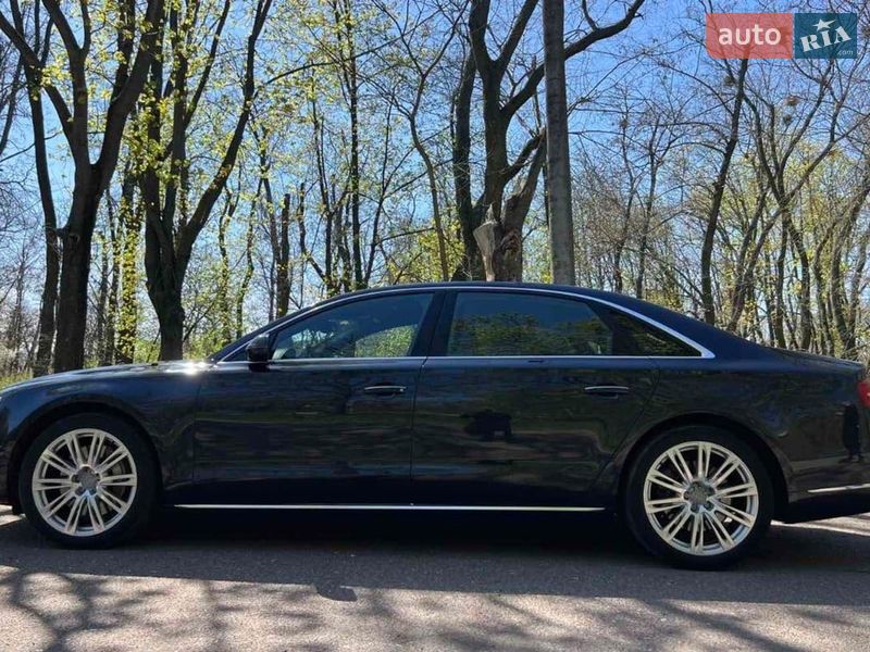 Седан Audi A8 2016 в Одесі