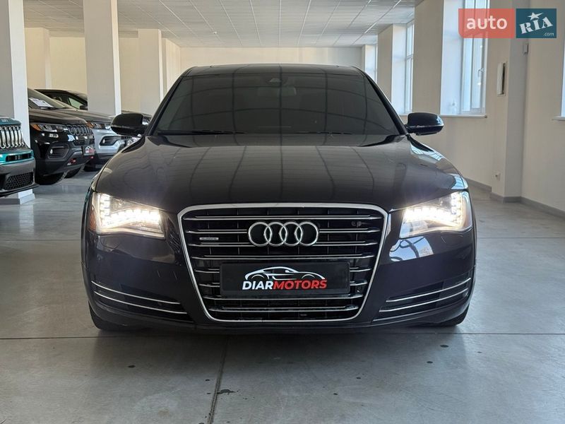 Седан Audi A8 2014 в Полтаві