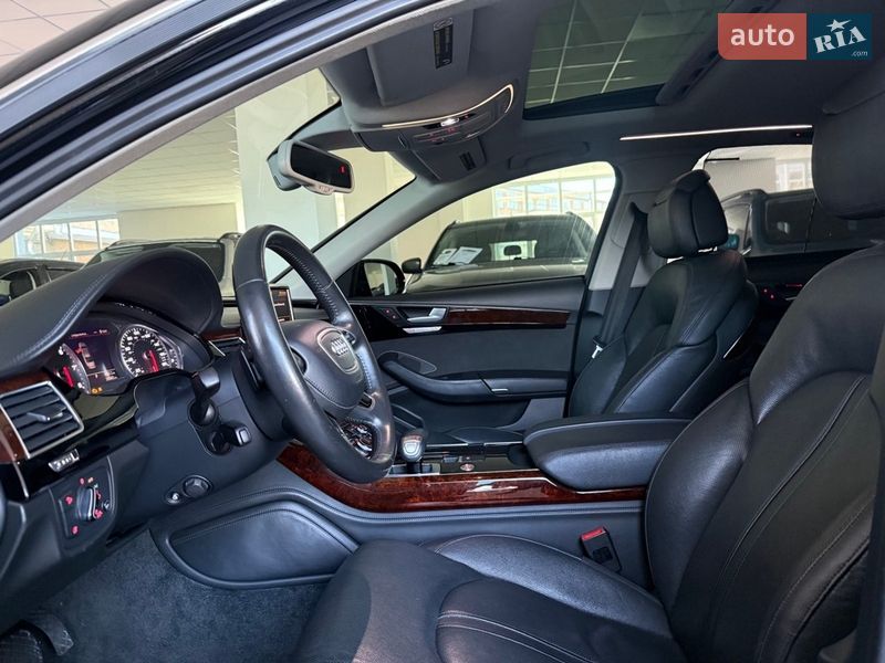 Седан Audi A8 2014 в Полтаві