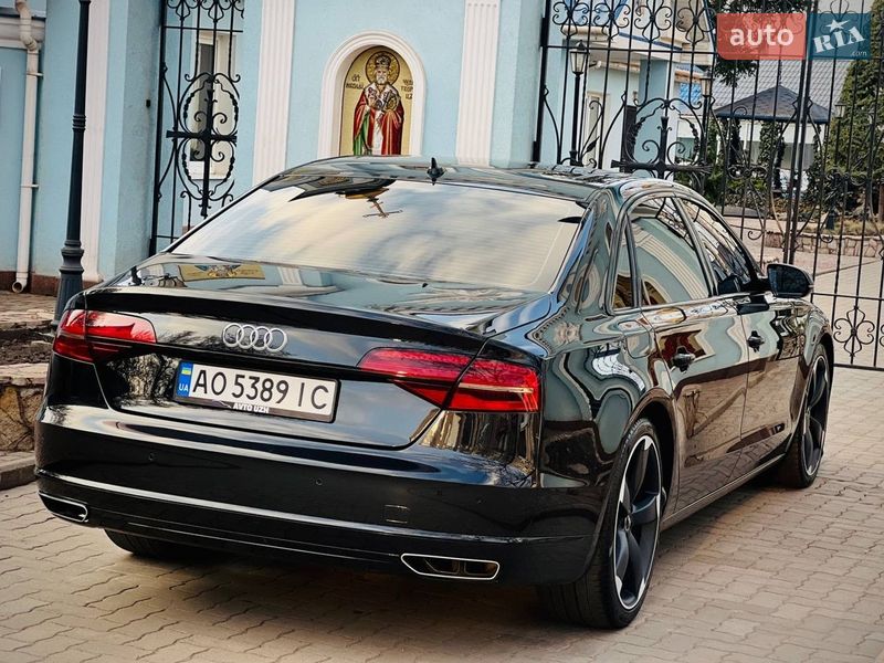 Седан Audi A8 2015 в Киеве