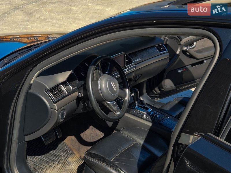 Седан Audi A8 2004 в Львове