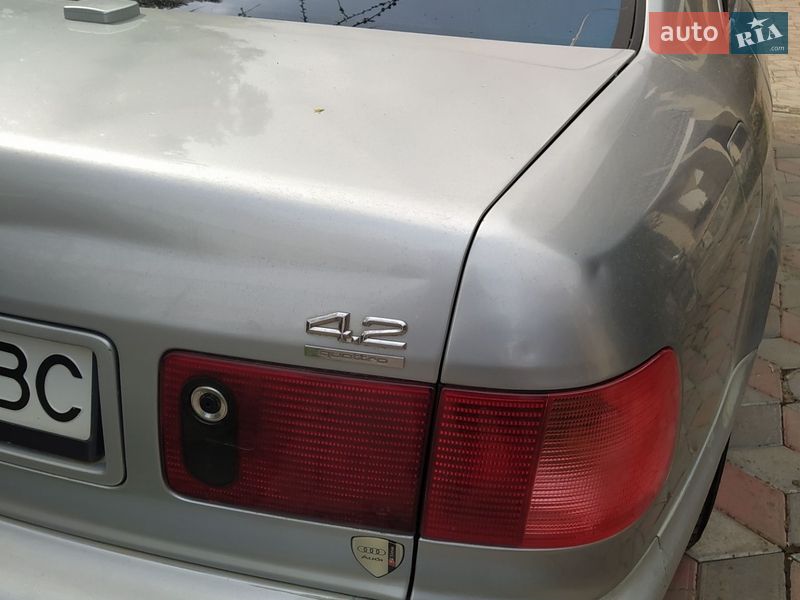 Седан Audi A8 1997 в Черновцах