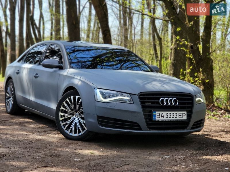 Седан Audi A8 2012 в Знаменке