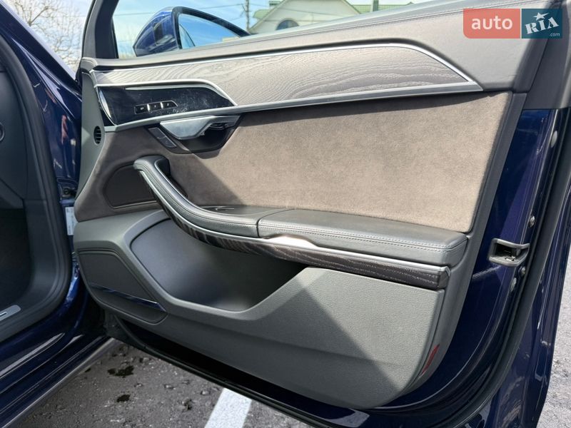 Седан Audi A8 2018 в Києві фото 45 Седан Audi A8 2018 в Києві