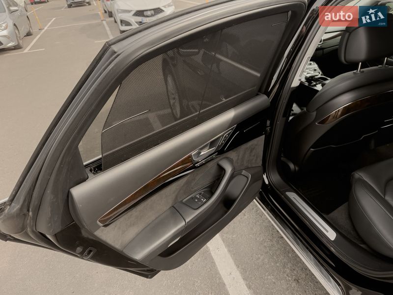 Седан Audi A8 2014 в Киеве