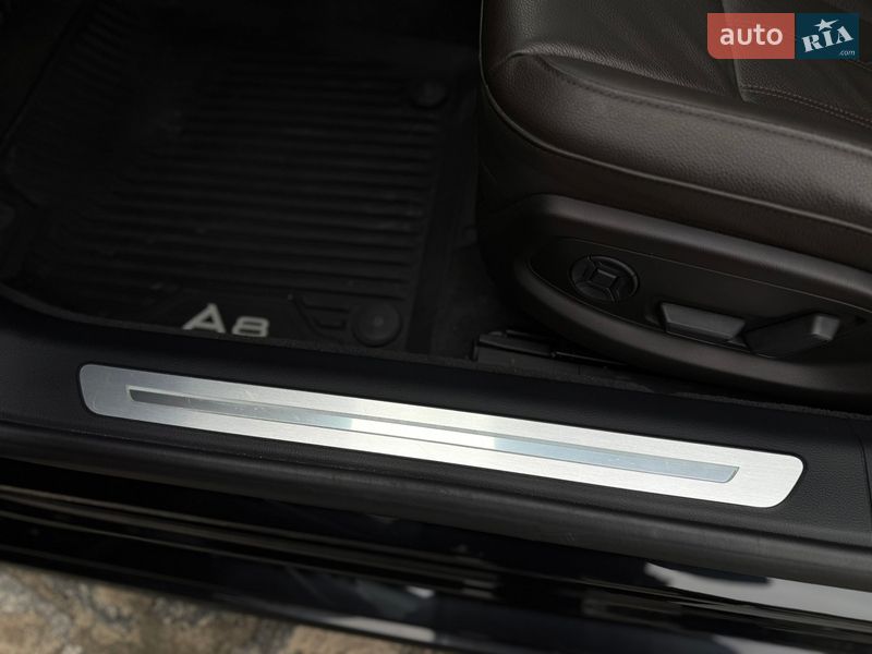 Седан Audi A8 2021 в Львове