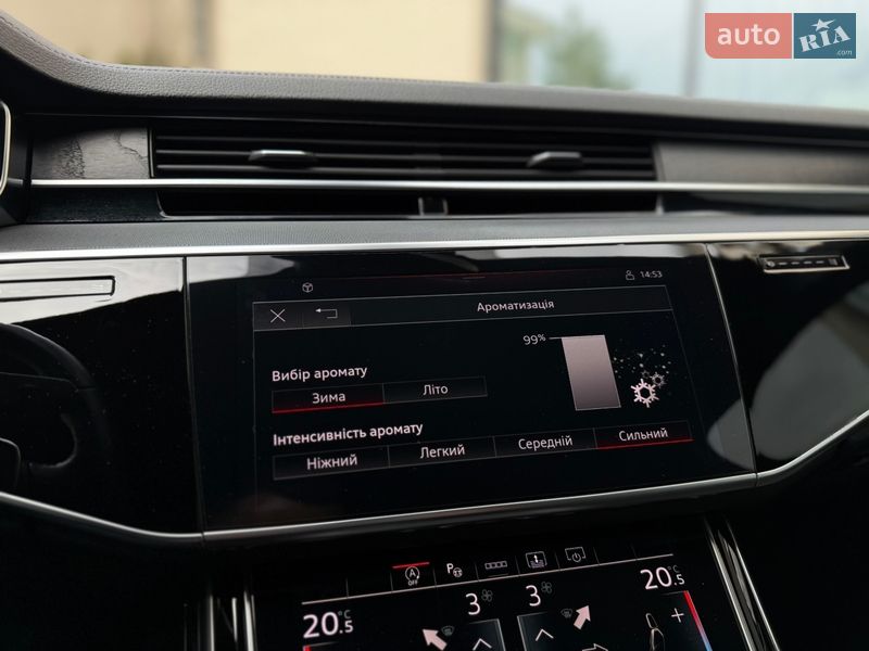 Седан Audi A8 2021 в Львове
