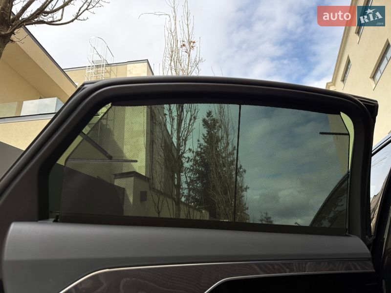 Седан Audi A8 2021 в Львове