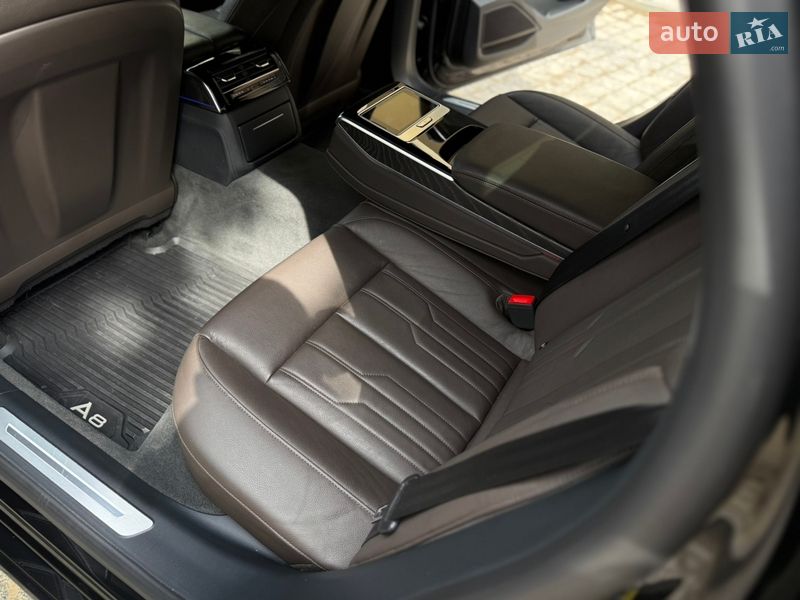 Седан Audi A8 2021 в Львове