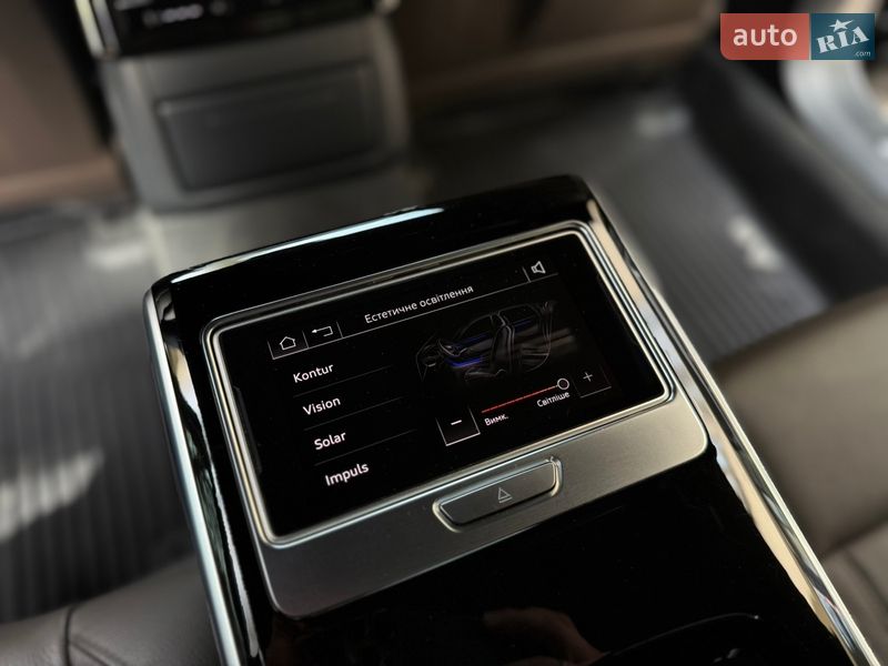 Седан Audi A8 2021 в Львове