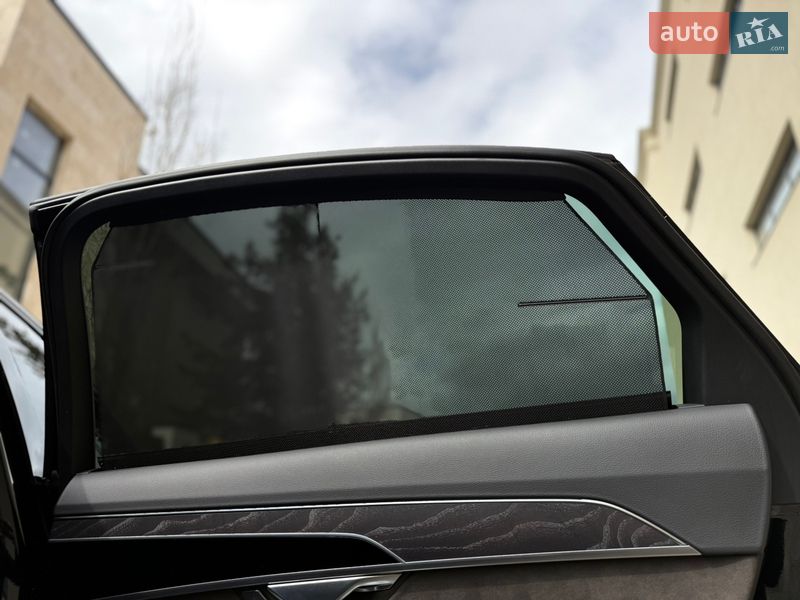 Седан Audi A8 2021 в Львове