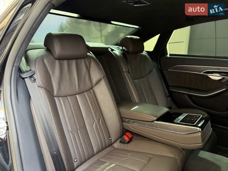 Седан Audi A8 2021 в Львове