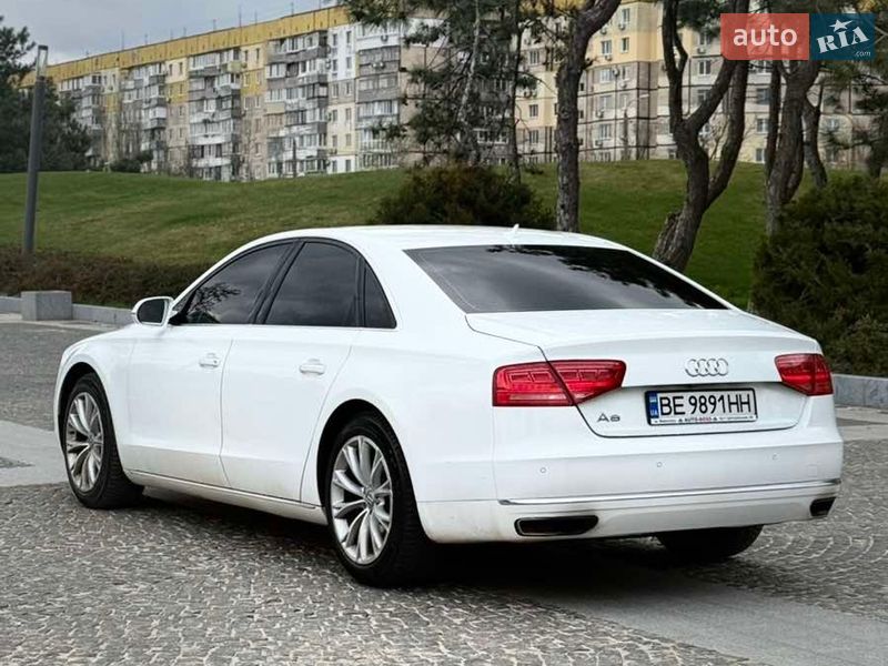 Седан Audi A8 2012 в Днепре