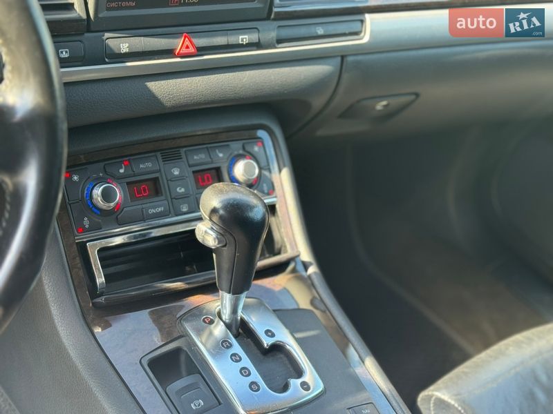 Седан Audi A8 2007 в Львові